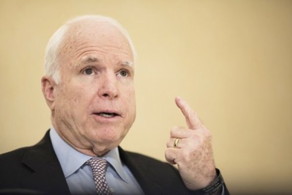 McCain regretă că SUA nu oferă ajutor militar Ucrainei împotriva Rusiei